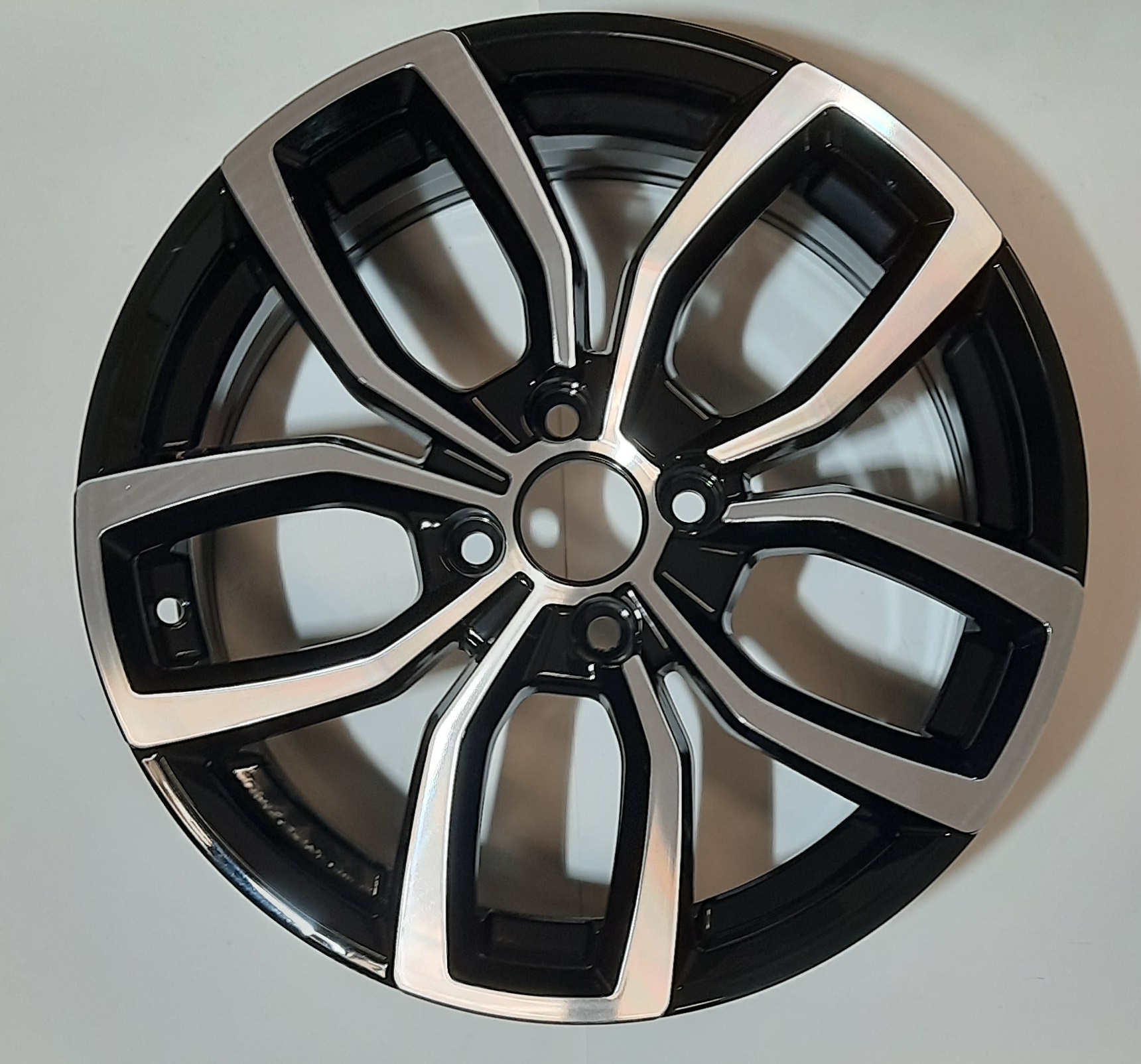 JANTE 5711 6,50X15 ET35 4X100 BLACK POLISH 60.1 - Imagem Secundária 1