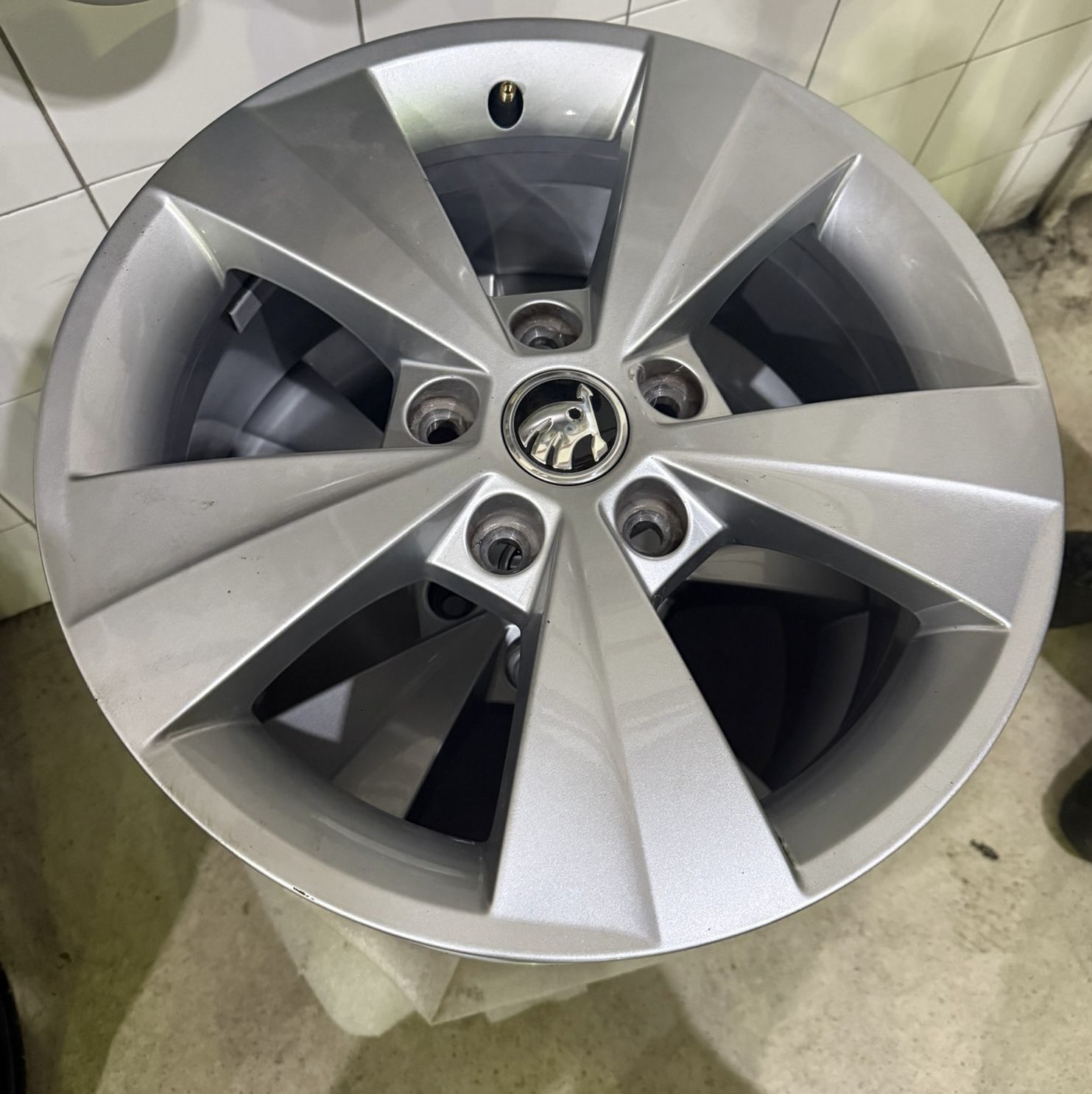 JANTE 6.5 x 16 ET 46 5x112 ADAPT.VOLKSWAGEN - Imagem Secundária 1